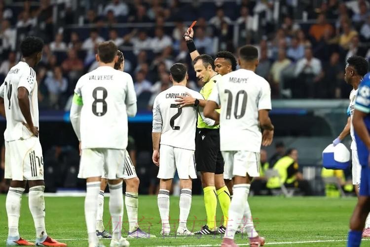 贝林厄姆效仿维尼修斯 说服阿诺德加盟皇马